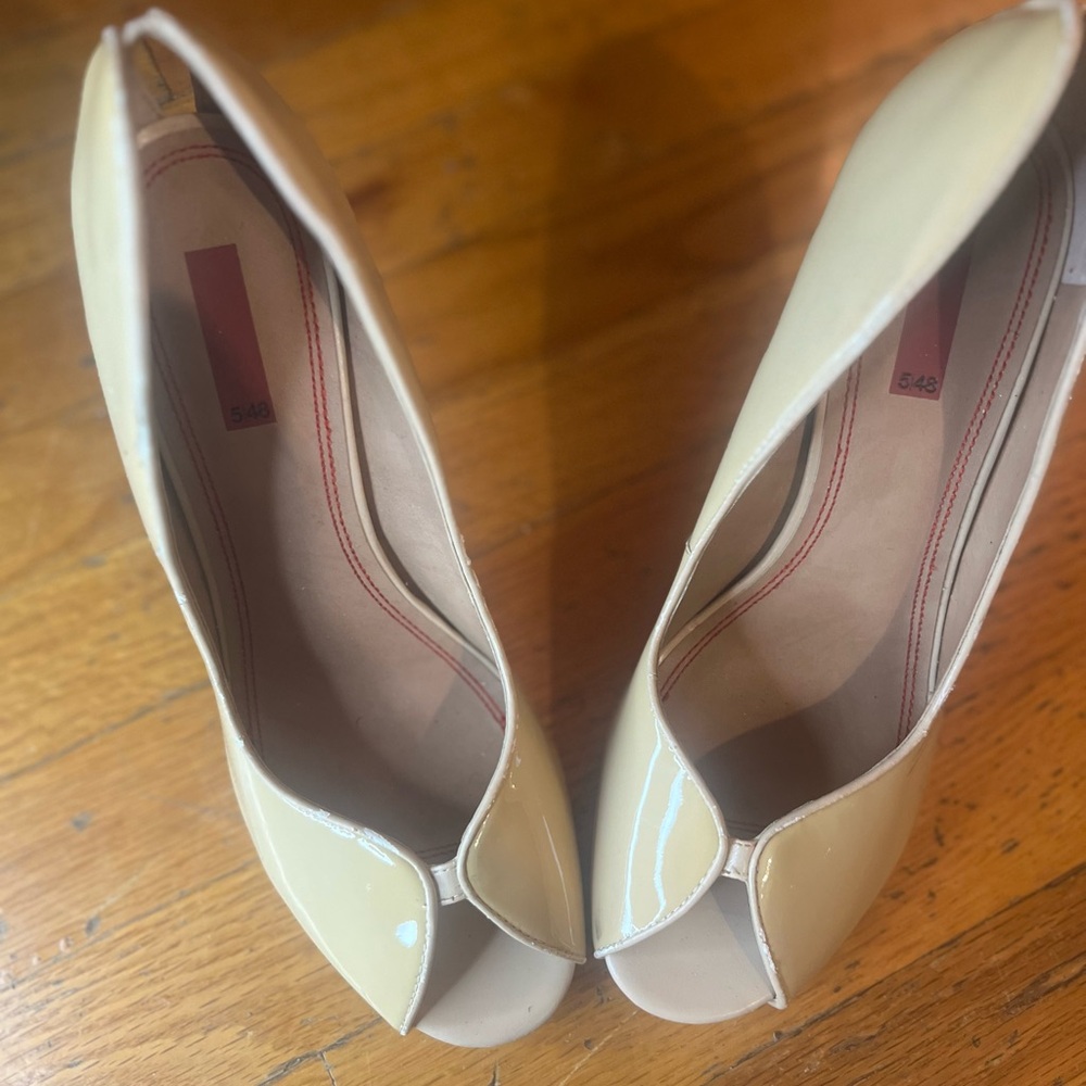 Saks 5th Avenue Elegant Cream Peep-Toe Heels
